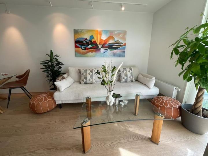 Leilighet Exclusive Apartment, Sea View To Fjord, Located On Water In Center *