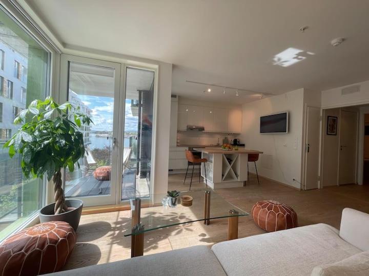 Leilighet Exclusive Apartment, Sea View To Fjord, Located On Water In Center