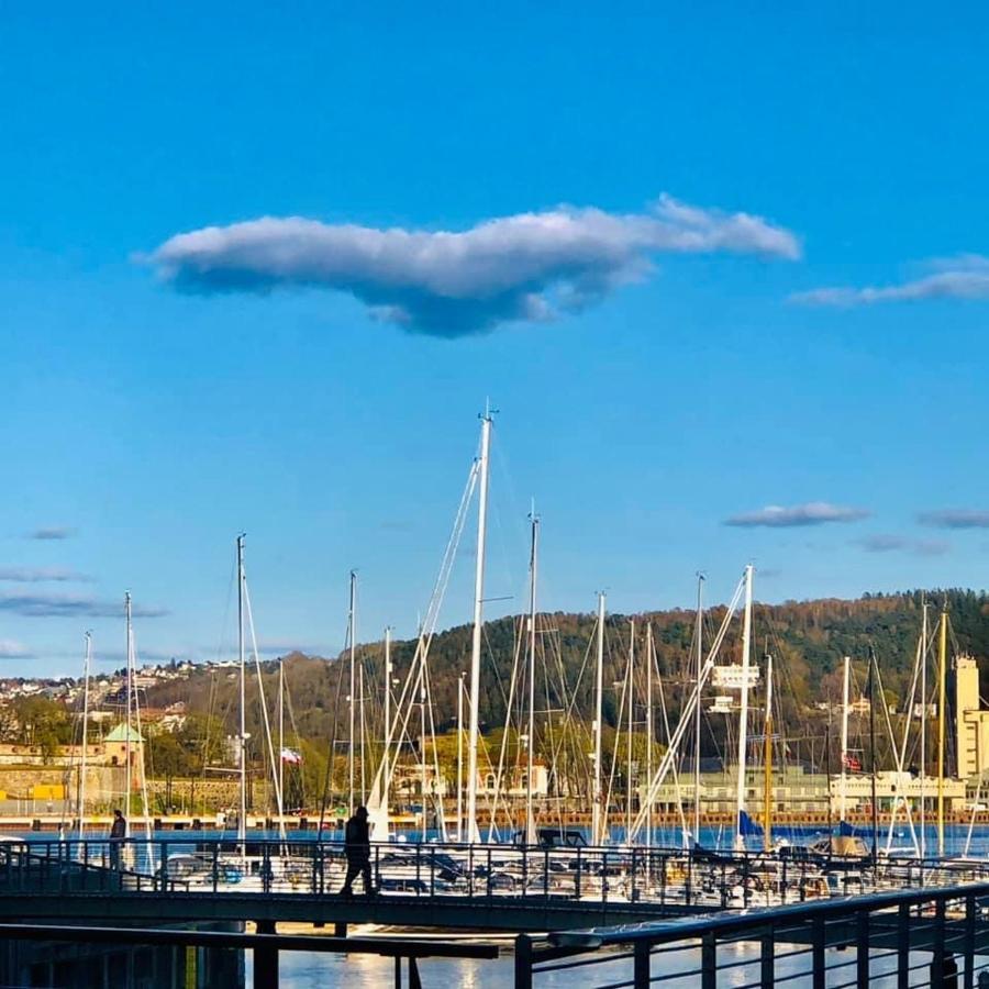 Leilighet Exclusive Apartment, Sea View To Fjord, Located On Water In Center *